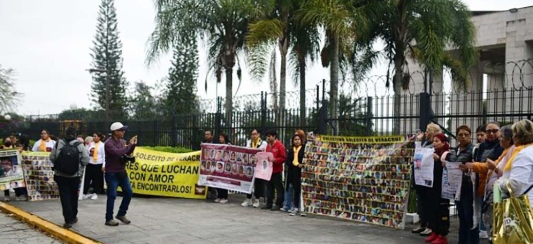 Colectivos de familiares de desaparecidos toman instalaciones del Congreso