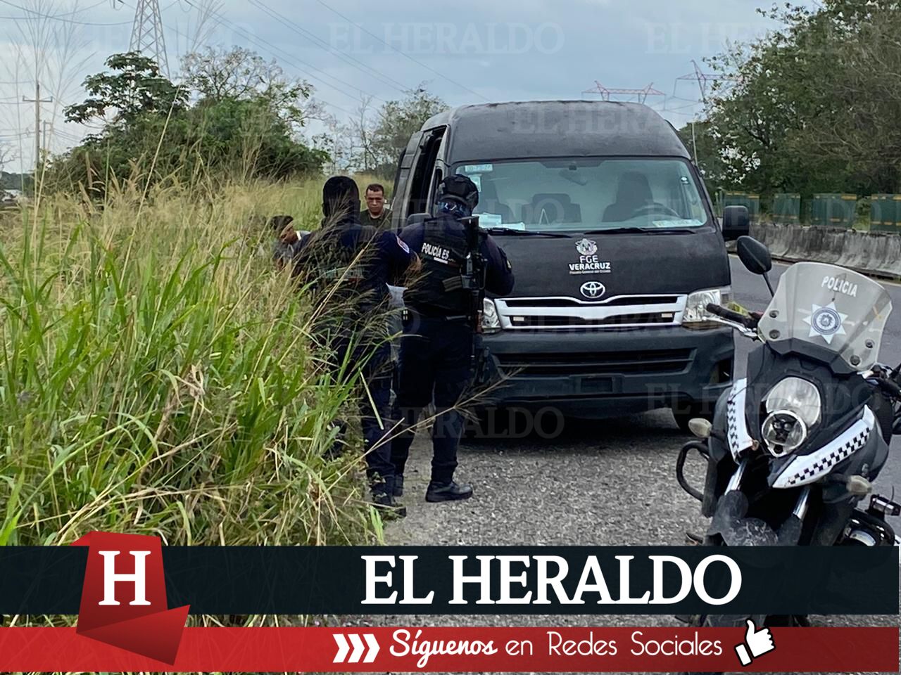 Localizan a sujeto sin vida en la autopista.2 1