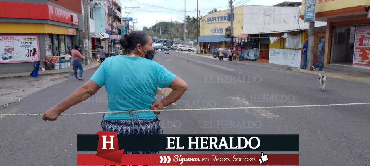 Cierran avenida Universidad