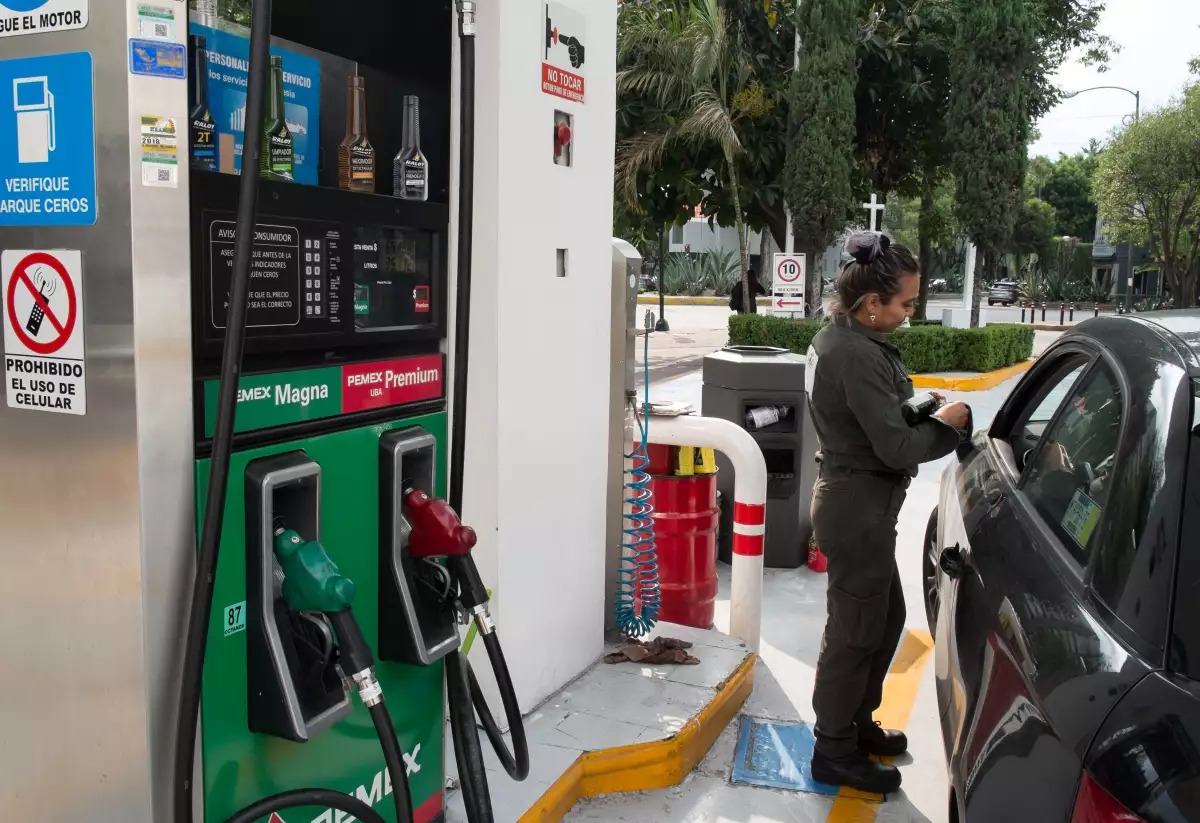 AMLO rechaza que gasolina se venda a 28 pesos el litro al iniciar 2024