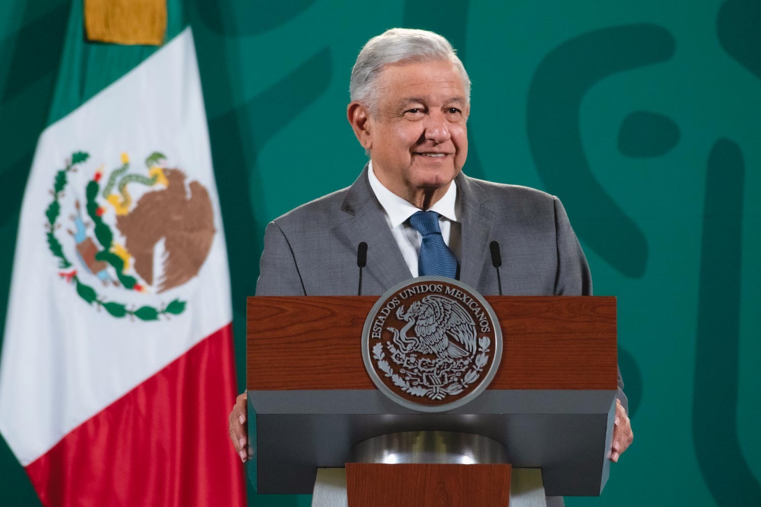 AMLO anuncia