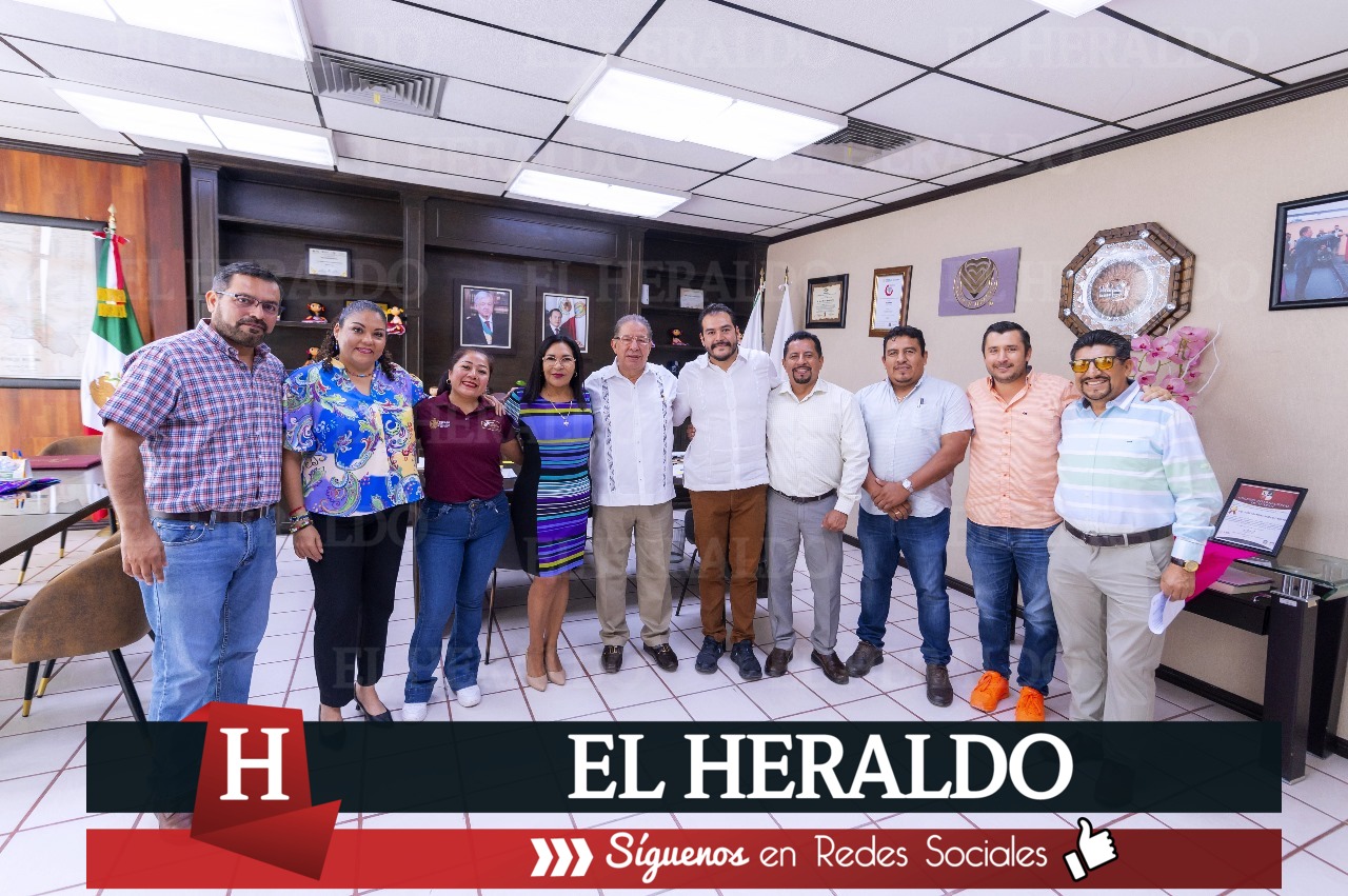 Familias de Tuxpan y Cerro Azul fueron beneficiadas con la entrega de escrituras 2