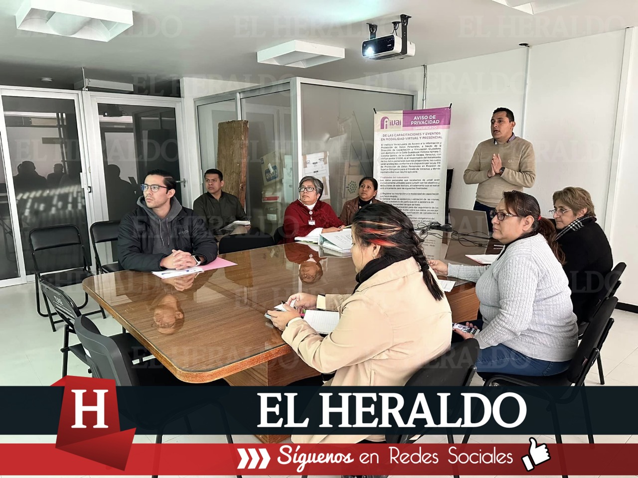 Capacita IVAI a ciudadanos en materia de acervo documental 2