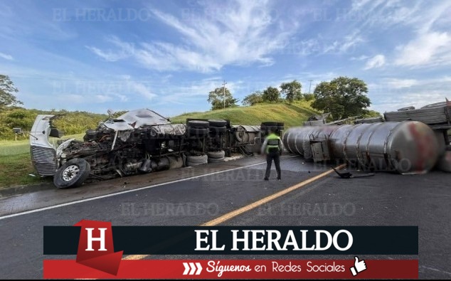 Tres fallecidos en accidente automovilístico en la autopista Tulancingo 2