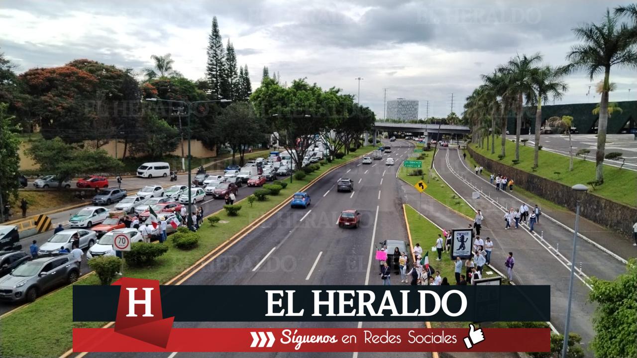 Empleados del PJF bloquean carretera en Xalapa 3