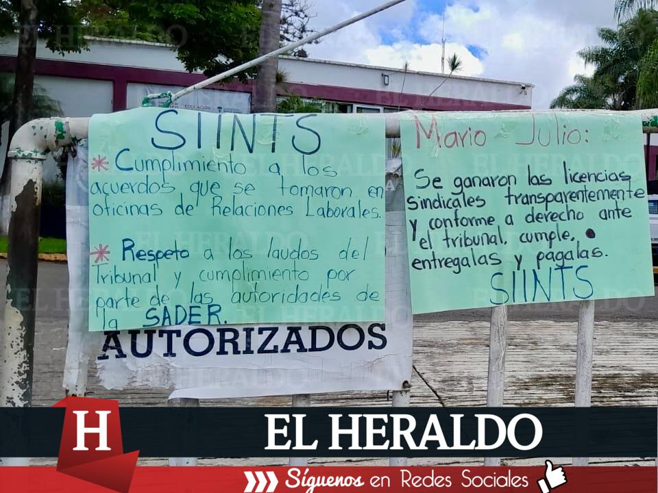 Protestan trabajadores de Sader