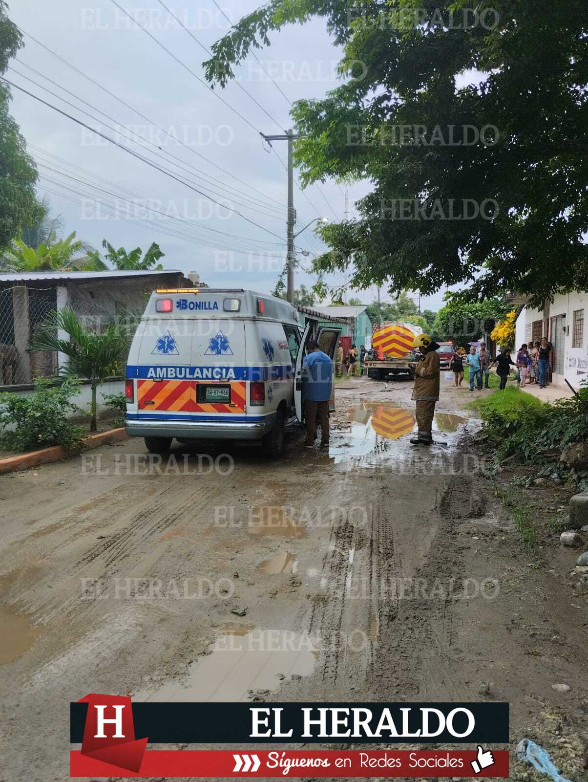 Pareja de la tercera edad a punto de quemarse 4