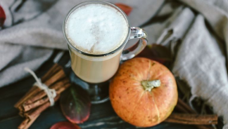 Cmo preparar un delicioso Pumpkin Spice Latte en casa para esta temporada otoal 2