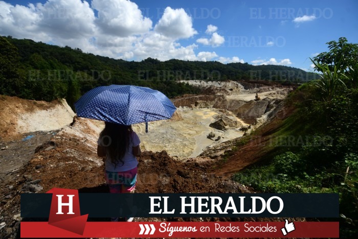 Extracción de arena en área natural protegida de Coatepec sigue a pesar de clausura