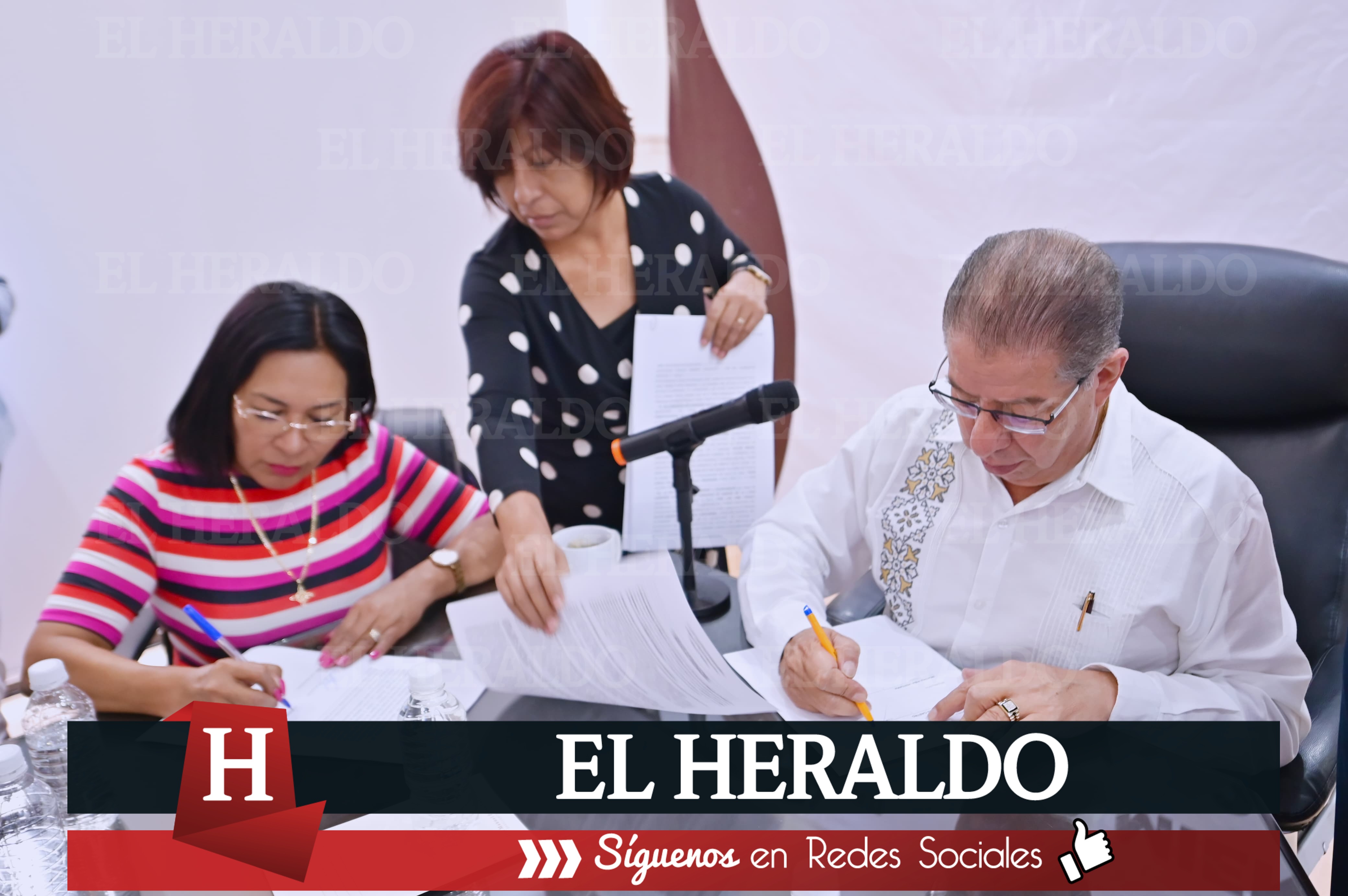 En Tuxpan continúa la escrituración de planteles educativos para darles certeza jurídica 2