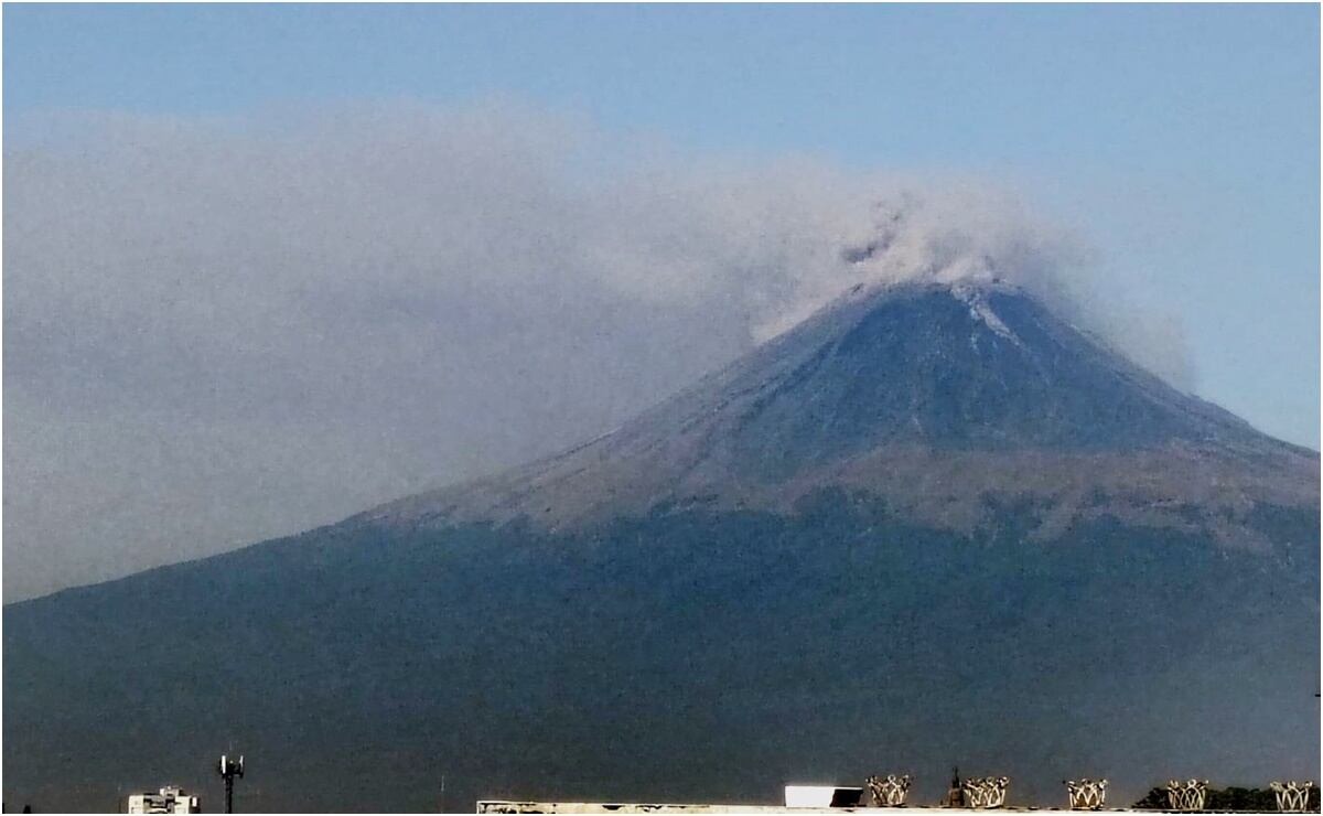 Suspenden operaciones en Aeropuerto de Puebla por caída de ceniza