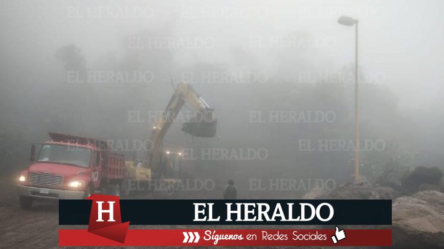 Empresarios reportan pérdidas económicas por derrumbe sobre autopista Veracruz 4