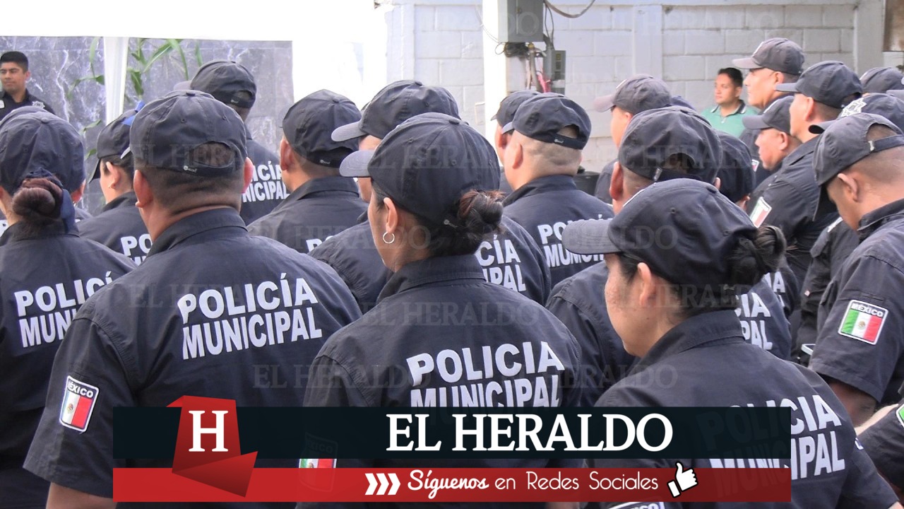 Gobierno de Tuxpan entrega vales de despensa a 135 elementos de la Policía Municipal 3