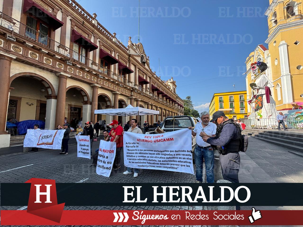 SRMAV bloquea centro de Xalapa para exigir reinstalación de docente 2