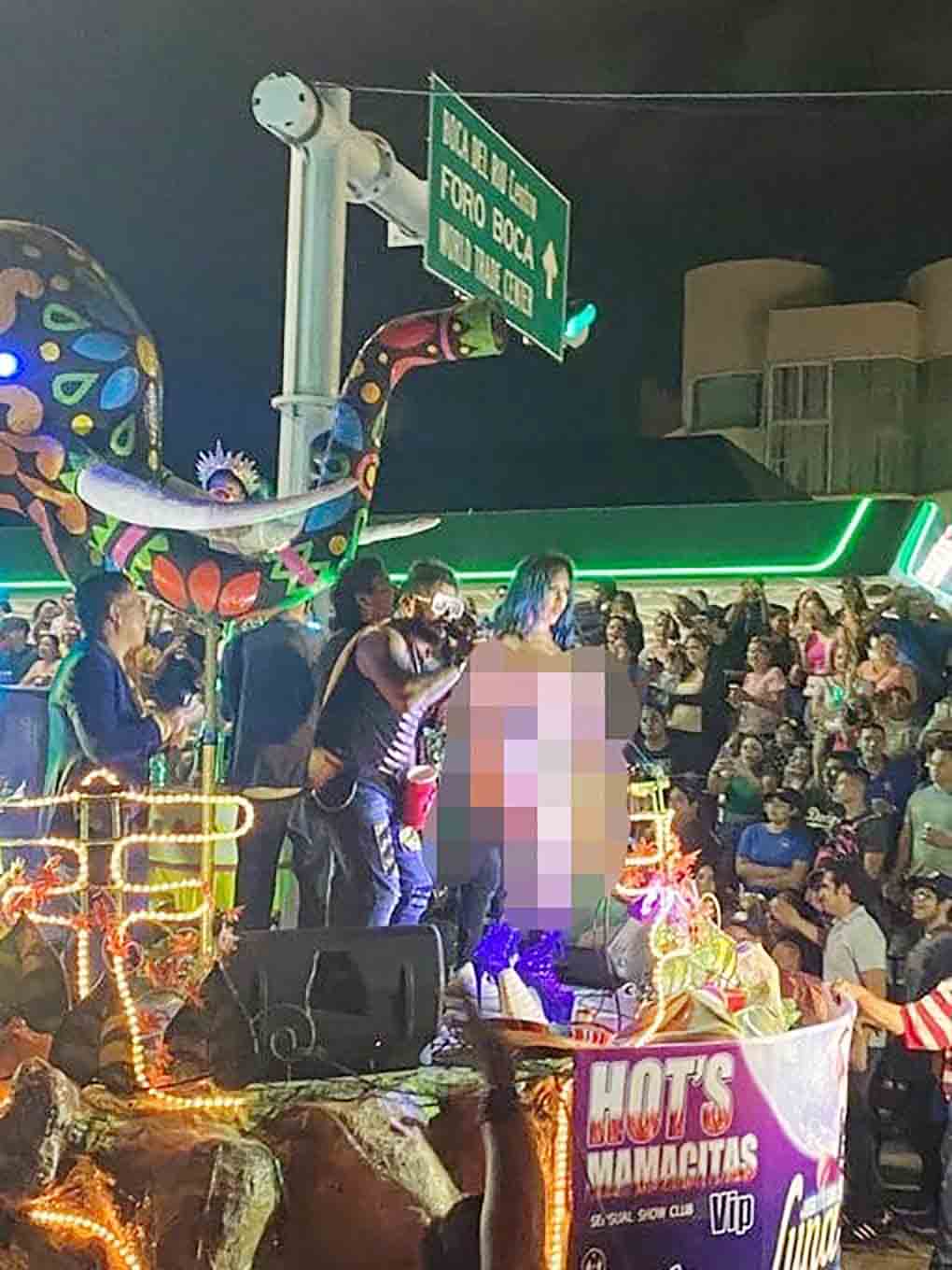 El Heraldo de Xalapa - Luna Bella aparece en topless en Carnaval y levanta  polémica