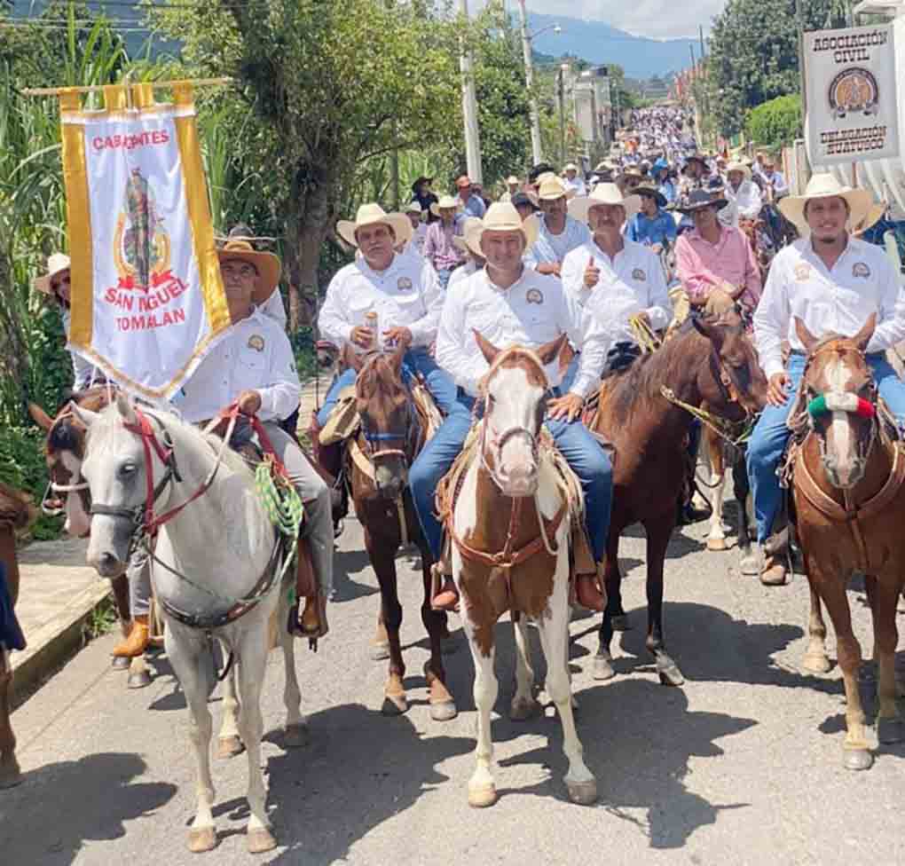 El Heraldo de Xalapa - Invitan a mega cabalgata en Alvarado en honor a la  virgen del Rosario