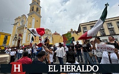 Protestan con féretro en Xalapa por muerte simbólica del Poder Judicial