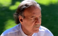 Julio Iglesias desmiente los rumores de su retiro de la msica y da un importante anunci sobre su carrera